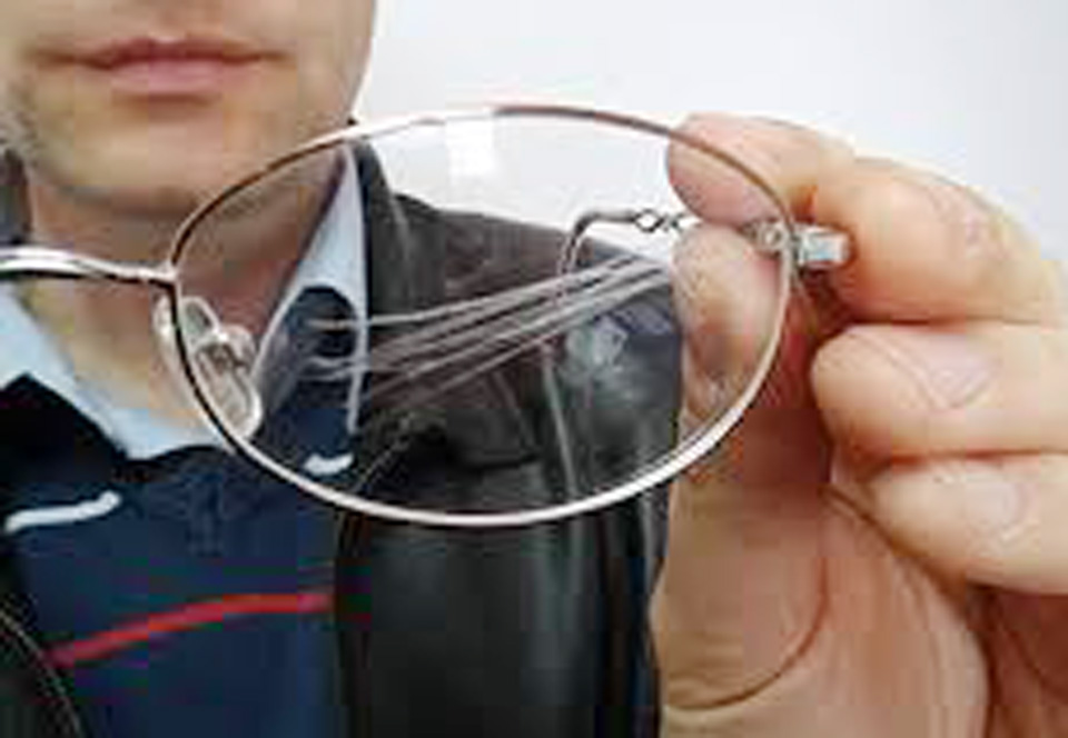 How to Remove Scratches from Prescription Eyeglasses